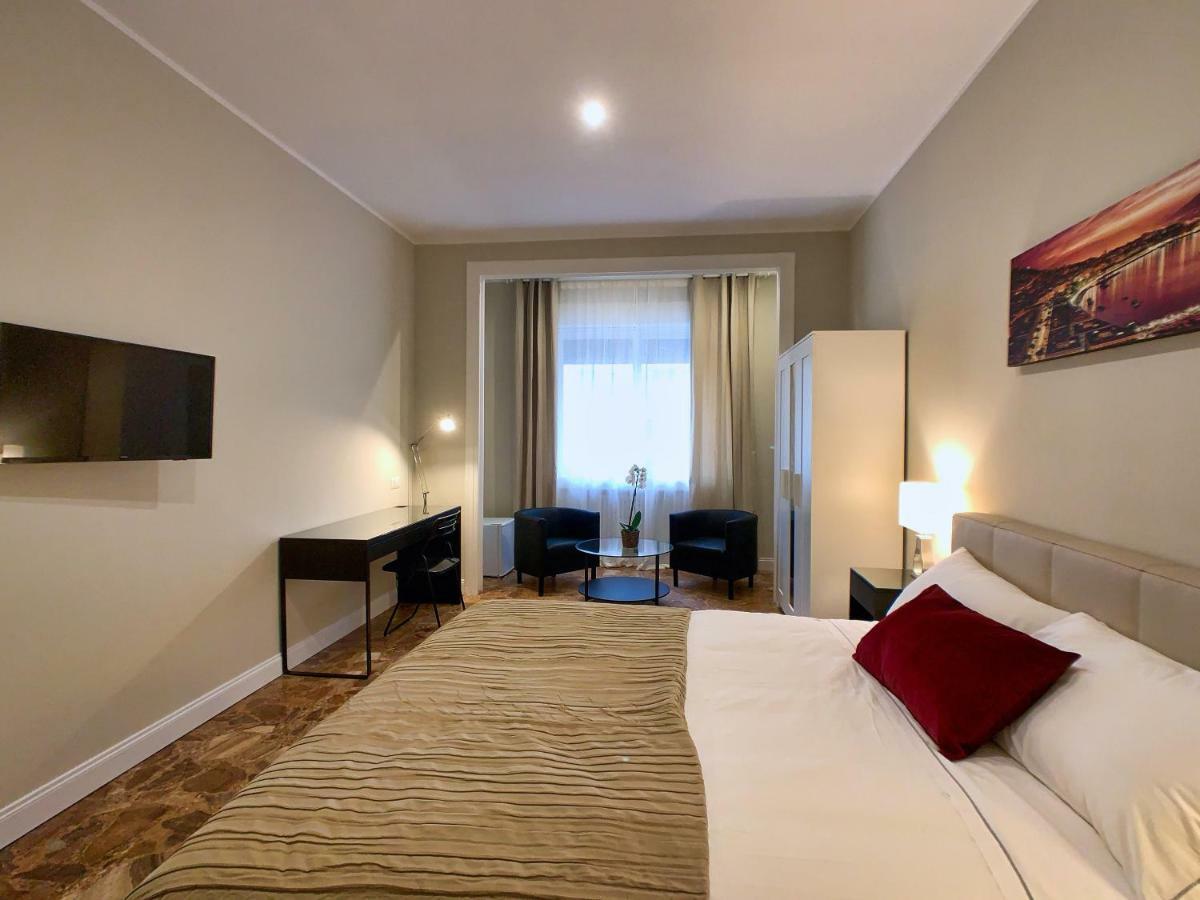 Silia House Napoli Centro Hotel ภายนอก รูปภาพ